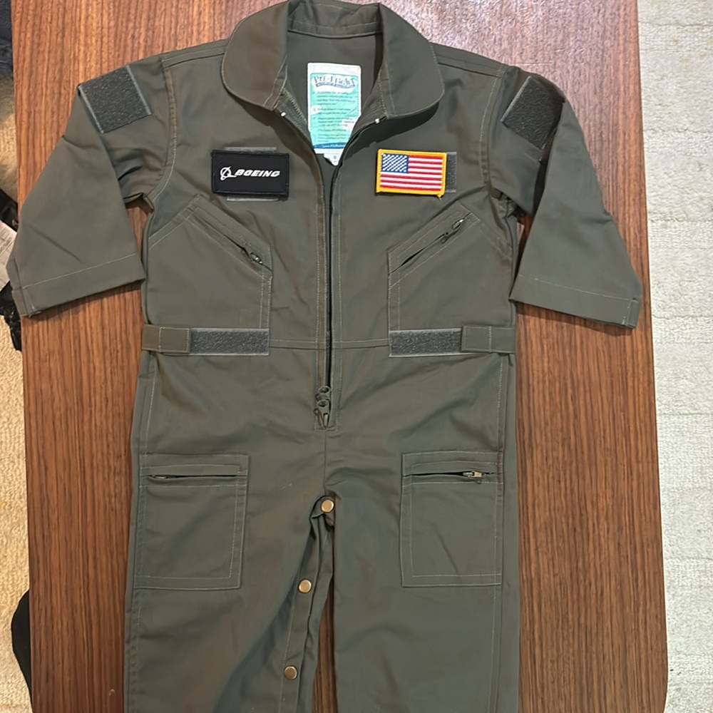 Boeing pilot costume size 3